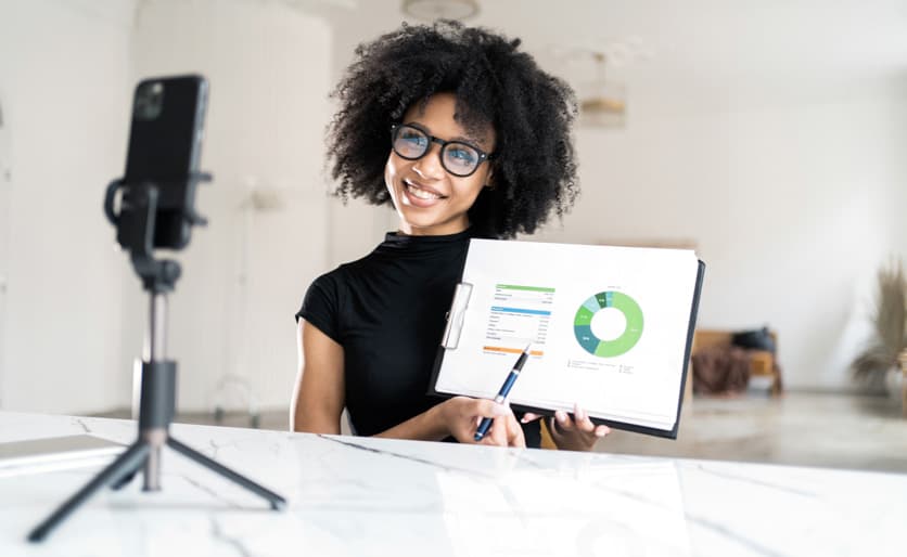 Illustrasjon av rapportering og analyse av resultater fra influensermarkedsføring